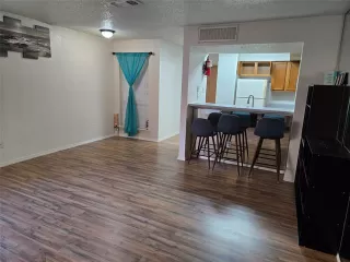 Photo #4: 21107975 Listing