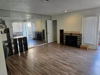 Photo #5: 21107975 Listing