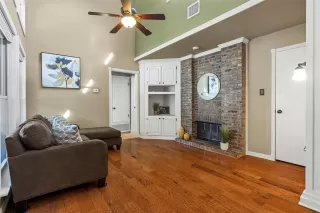 Photo #6: 21108083 Listing