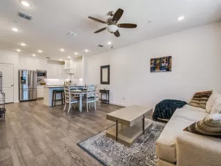 Photo #4: 21108204 Listing