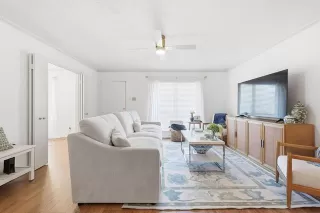 Photo #4: 21109693 Listing 