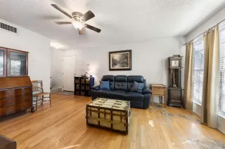 Photo #6: 21110205 Listing 