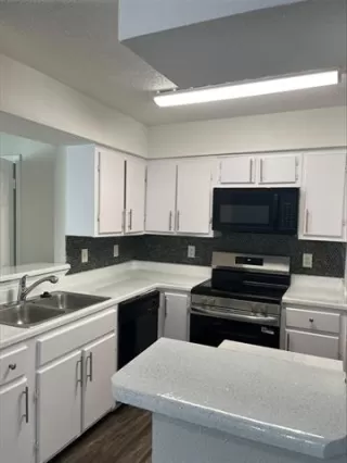 Photo #5: 21111290 Listing 