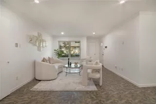 Photo #4: 21111297 Listing