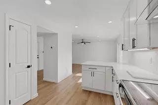 Photo #4: 21111419 Listing 