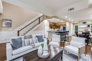 Browse active condo listings in AVENTURA