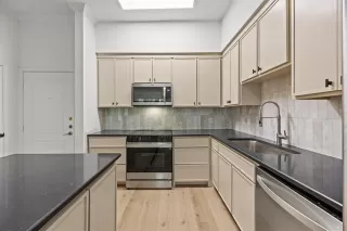 Photo #3: 21112469 Listing