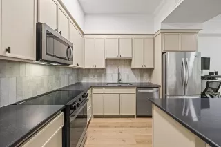 Photo #6: 21112469 Listing