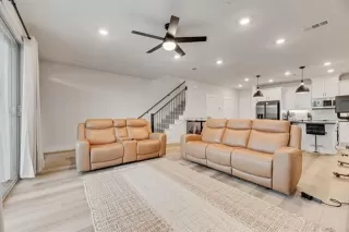 Photo #4: 21112481 Listing