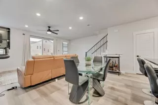 Photo #5: 21112481 Listing