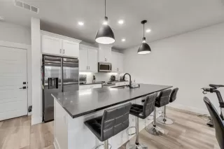 Photo #6: 21112481 Listing