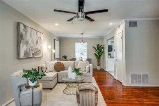 Photo #2: 21113525 Listing