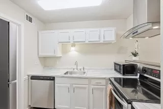 Photo #6: 21114107 Listing