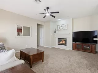 Photo #4: 21114132 Listing