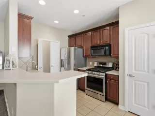 Photo #5: 21114132 Listing