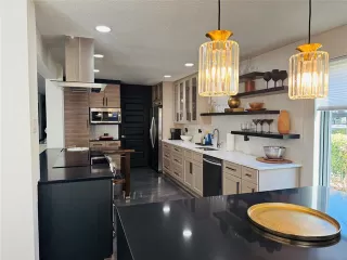 Photo #5: 21114665 Listing