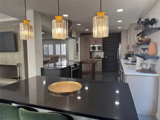 Photo #6: 21114665 Listing