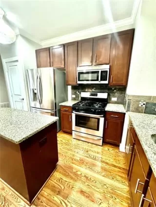 Photo #5: 21114812 Listing