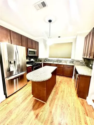 Photo #6: 21114812 Listing