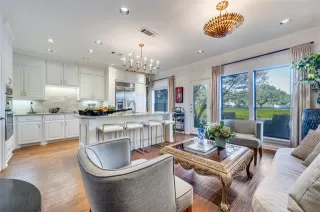 Photo #4: 21114836 Listing