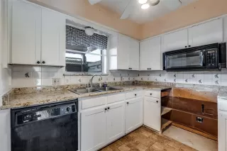 Photo #5: 21114884 Listing