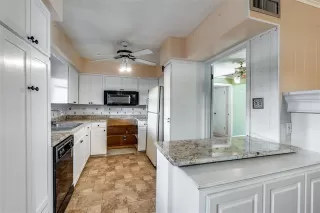 Photo #6: 21114884 Listing