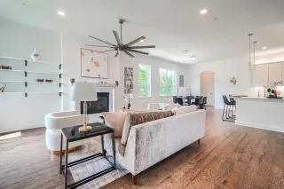 Photo #3: 21115352 Listing