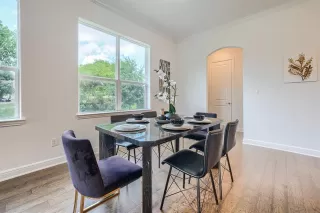 Photo #5: 21115352 Listing