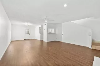 Photo #4: 21115539 Listing