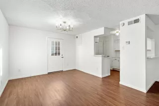 Photo #5: 21115539 Listing