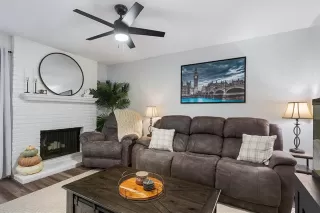 Photo #5: 21115628 Listing 