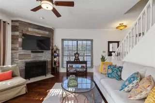 Photo #4: 21116063 Listing 