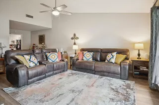 Photo #4: 21116570 Listing