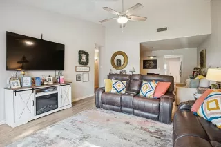 Photo #5: 21116570 Listing