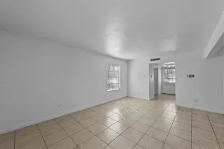 Photo #6: 21116785 Listing