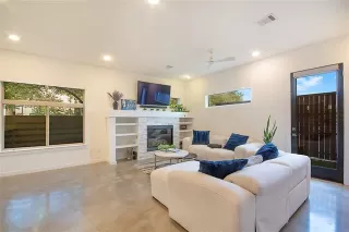 Photo #4: 21116883 Listing 