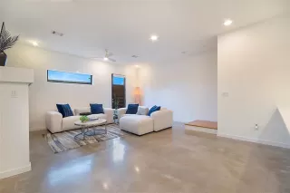 Photo #5: 21116883 Listing 