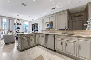 Photo #5: 21117728 Listing