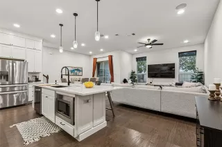 Photo #5: 21117860 Listing