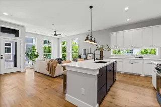 Photo #6: 21118294 Listing