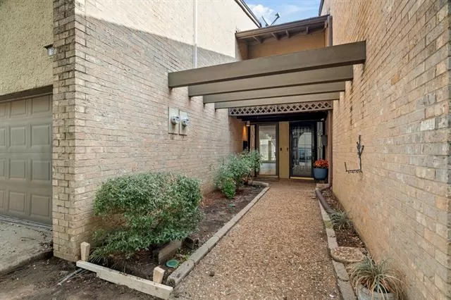 MLS: 21119962 Condo For Sale