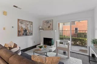 Photo #4: 21120089 Listing