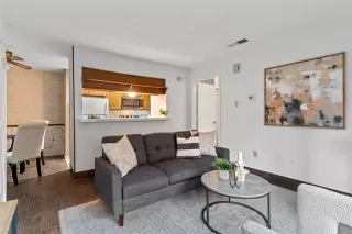 Photo #5: 21120089 Listing