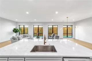 Photo #2: 21120473 Listing 