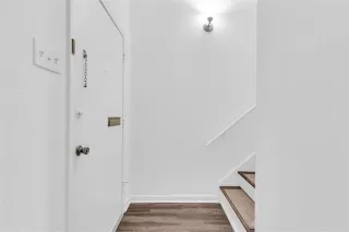 Photo #5: 21121399 Listing