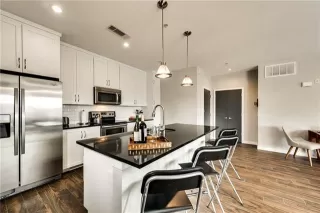 Photo #6: 21121834 Listing