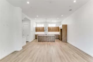 Photo #4: 21122045 Listing