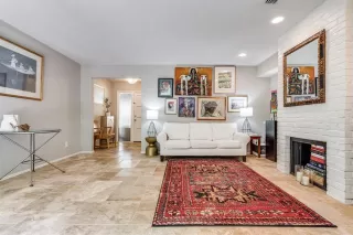 Photo #2: 21122121 Listing