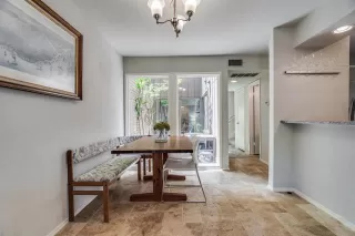 Photo #5: 21122121 Listing