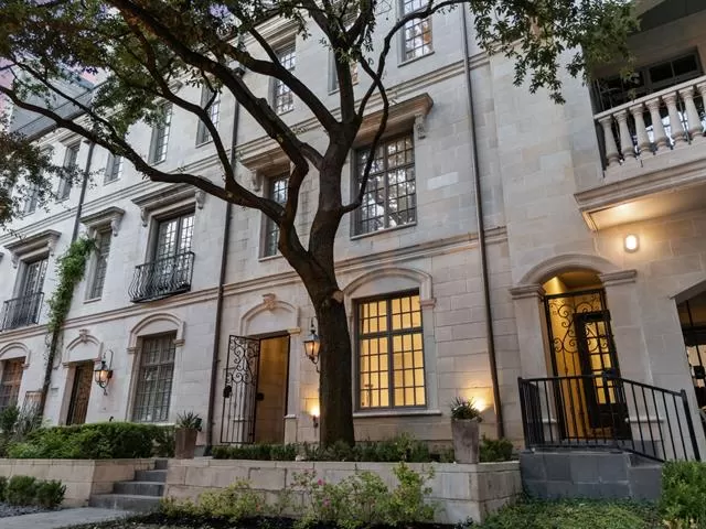 MLS: 21122923 Condo For Sale